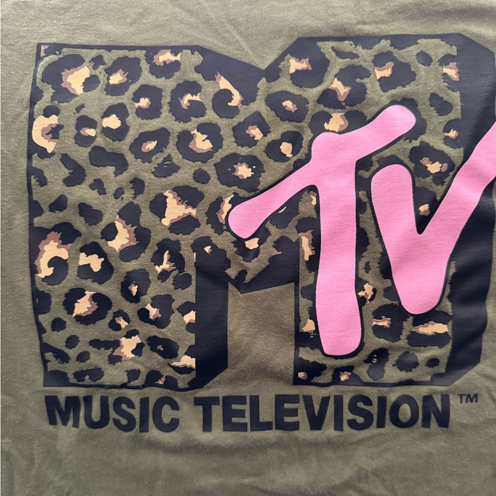 MTV Army Green Junior L - 90’s nostalgia t-shirt lightly used